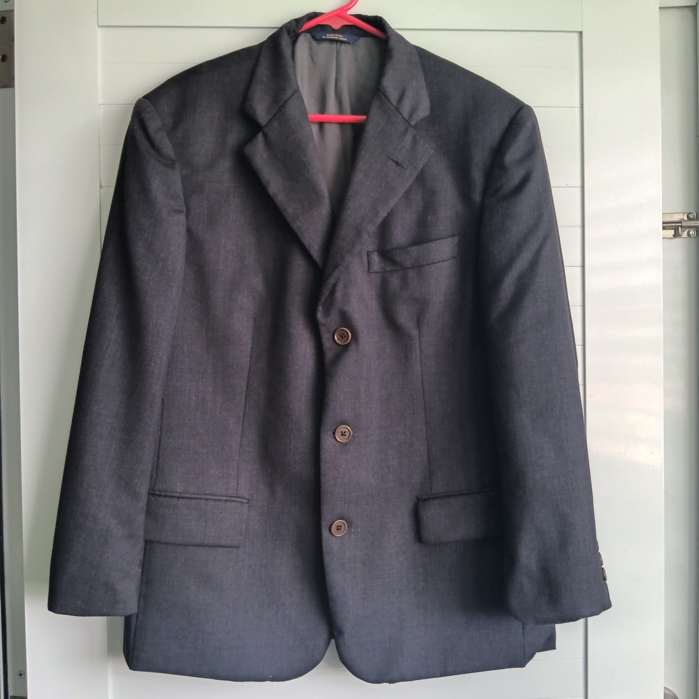 Brooks Brothers suit jacket made from Super 110s worsted wool, size 40RE